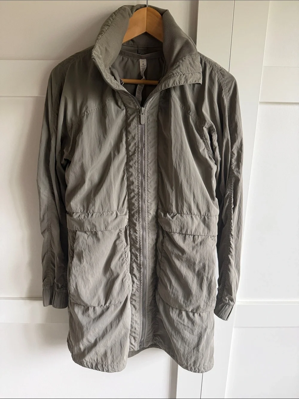 Lululemon Keep on Trek 3 in 1 jacket with removable vest and storable hood sz4